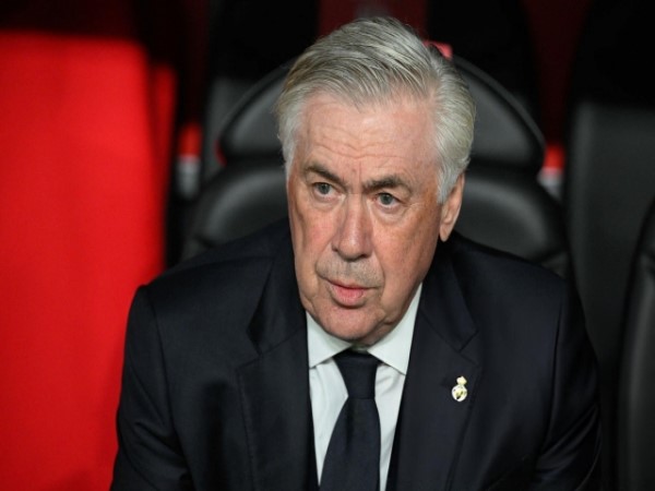 Tin BĐ: Carlo Ancelotti thừa nhận La Liga trong tay Barcelona