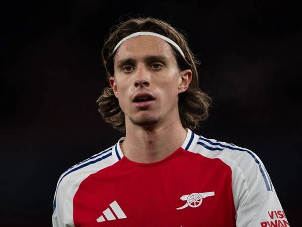 Tin Arsenal 5/5: Pháo thủ mong muốn bán Riccardo Calafiori