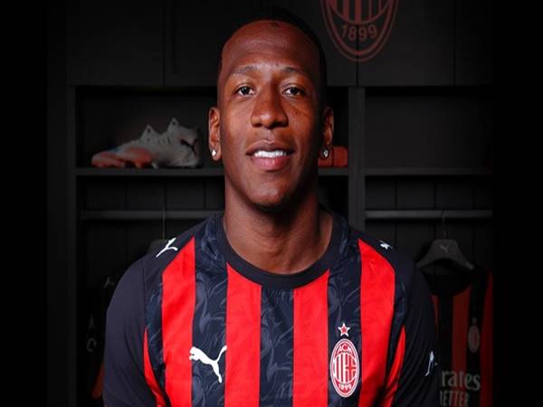 Bóng đá Ý: AC Milan công bố tân binh Pervis Estupinan
