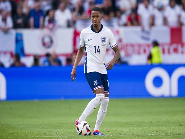 Phong cách thi đấu của Ezri Konsa