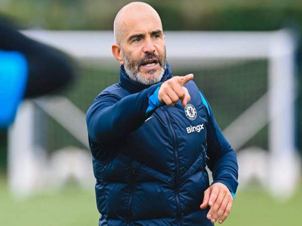 Huấn luyện viên Enzo Maresca