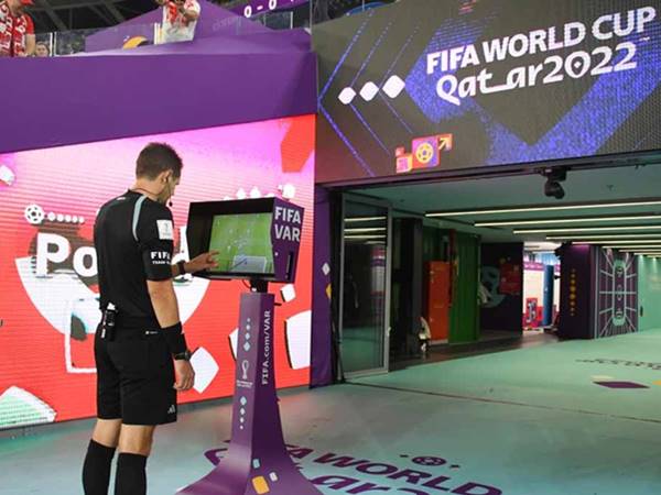 Tầm ảnh hưởng sâu rộng của VAR lên bóng đá