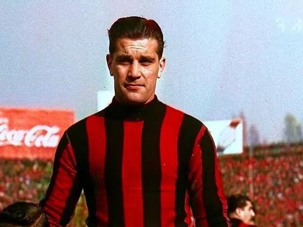 Các tiền đạo AC Milan huyền thoại trung thành nhất